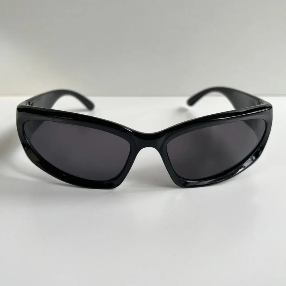 y2k 2000s vintage style black surfer sporty sunglasses